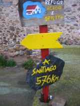 Camino Wegweiser in Redecilla