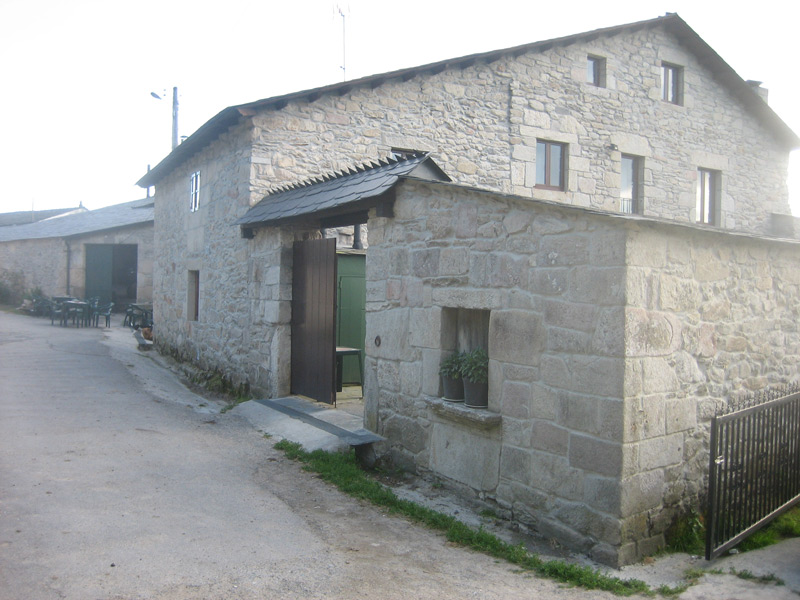 Casa Rural in Morgade: Steinhaus am Weg
