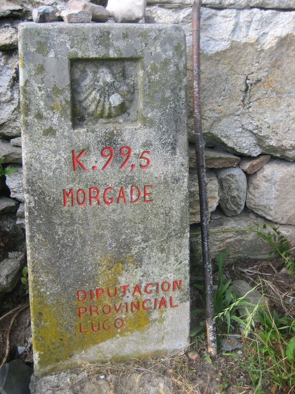 Wegstein des Camino in Morgade