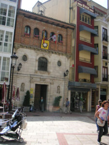 Divina Pastora in Burgos: Fassade in der Innenstadt