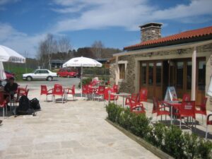 Ribadiso: Steinhäuser mit Terrasse
