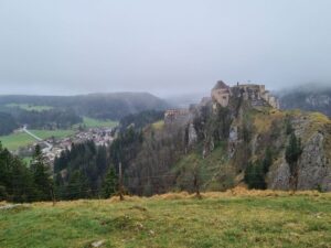 Mystische Stimmung beim Château de Joux
